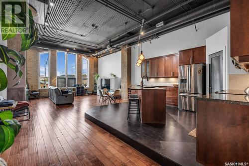 105 211 D Avenue N, Saskatoon, SK - Indoor Photo Showing Kitchen