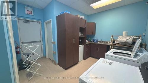 4 - 595 Carlton Street, St. Catharines (Carlton/Bunting), ON 