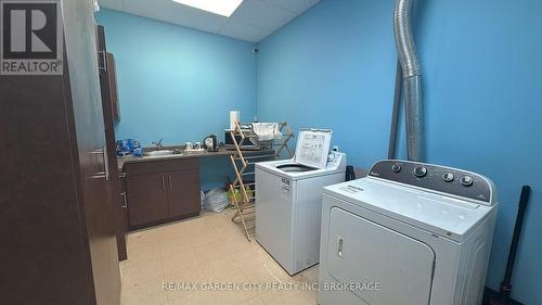 4 - 595 Carlton Street, St. Catharines (Carlton/Bunting), ON 