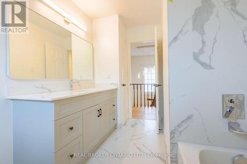 4326 Waterford Crescent, Mississauga, ON - Indoor Photo Showing Bathroom