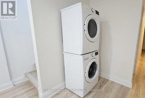 4326 Waterford Crescent, Mississauga, ON - Indoor Photo Showing Laundry Room