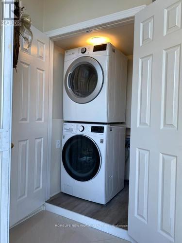 151 Chalfield Lane, Mississauga, ON - Indoor Photo Showing Laundry Room