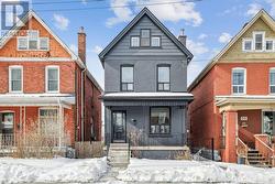 83 BARNESDALE AVENUE N Hamilton, ON L8L 6S2