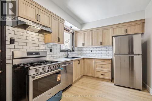 83 Barnesdale Avenue N, Hamilton, ON - Indoor Photo Showing Kitchen With Upgraded Kitchen