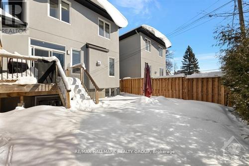 Full fenced and privacy hedge. - 250 Richardson Avenue, Ottawa, ON - Outdoor