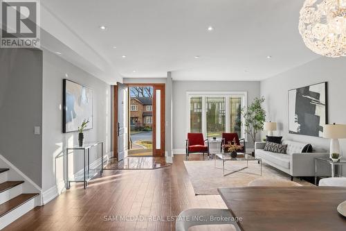 1487 Myron Drive, Mississauga, ON - Indoor Photo Showing Living Room