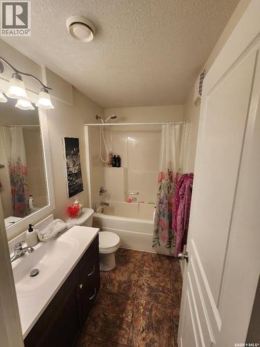 2067 Broder Street, Regina, SK - Indoor Photo Showing Bathroom