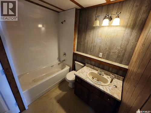 Na Service Road, Mclean, SK - Indoor Photo Showing Bathroom
