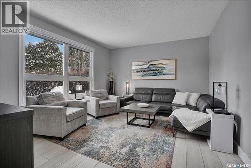 329 Clearwater Place, Saskatoon, SK - Indoor Photo Showing Living Room