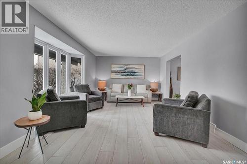 329 Clearwater Place, Saskatoon, SK - Indoor Photo Showing Living Room
