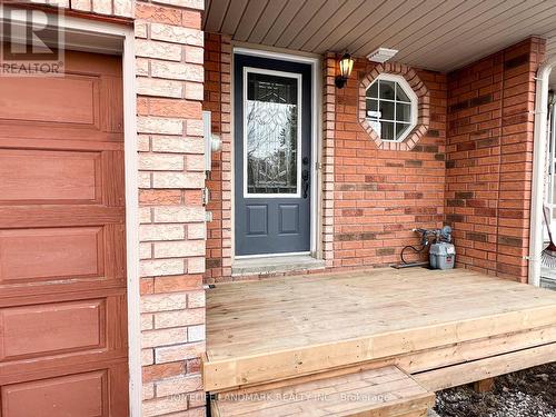 6 SILVER MAPLE CRESCENT  Barrie, ON L4N 8T3