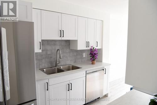 6 Silver Maple Crescent, Barrie, ON - Indoor Photo Showing Kitchen With Double Sink