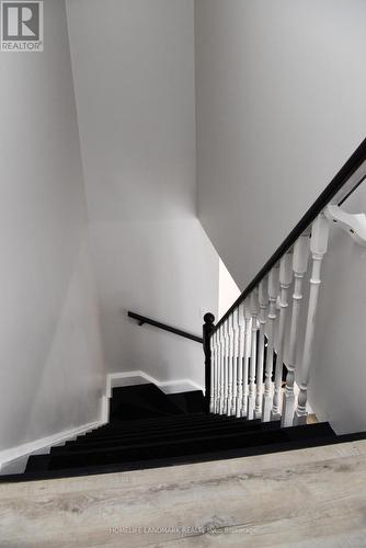 6 Silver Maple Crescent, Barrie, ON - Indoor Photo Showing Other Room