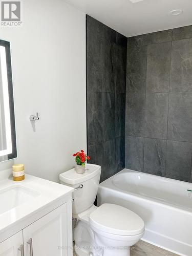 6 Silver Maple Crescent, Barrie, ON - Indoor Photo Showing Bathroom