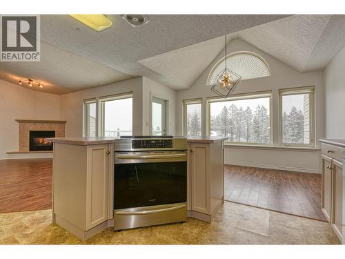 9 11 Eagle Crescent, Williams Lake, BC - Indoor With Fireplace