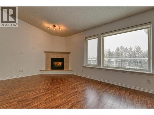 9 11 Eagle Crescent, Williams Lake, BC - Indoor Photo Showing Living Room With Fireplace