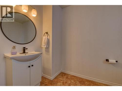 9 11 Eagle Crescent, Williams Lake, BC - Indoor Photo Showing Bathroom