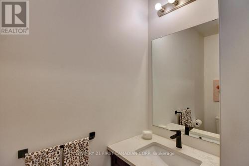2113 Linkway Boulevard, London South (South A), ON - Indoor Photo Showing Bathroom