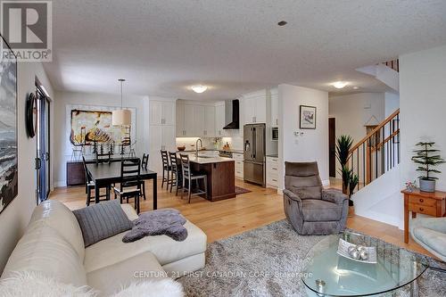 2113 Linkway Boulevard, London South (South A), ON - Indoor Photo Showing Living Room