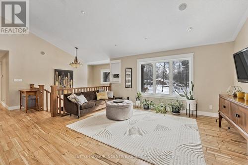 48 Tall Pines Drive, Tiny, ON - Indoor Photo Showing Living Room