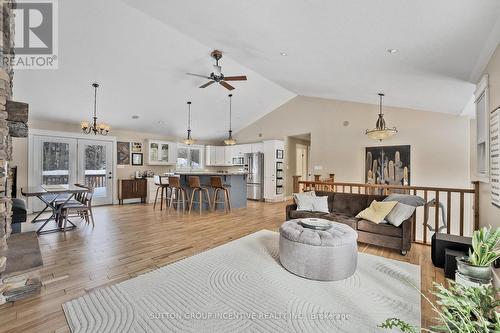 48 Tall Pines Drive, Tiny, ON - Indoor Photo Showing Living Room