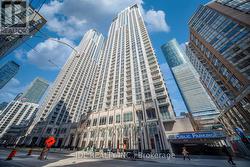 1001 - 761 BAY STREET Toronto, ON M5G 2R2