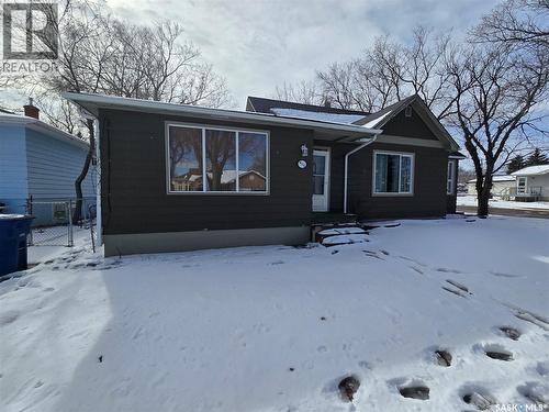 400 4Th Avenue E, Assiniboia, SK - Outdoor