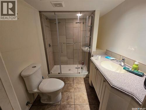 400 4Th Avenue E, Assiniboia, SK - Indoor Photo Showing Bathroom