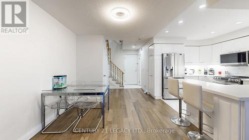 419 - 1400 The Esplanade North W, Pickering, ON - Indoor Photo Showing Kitchen With Upgraded Kitchen