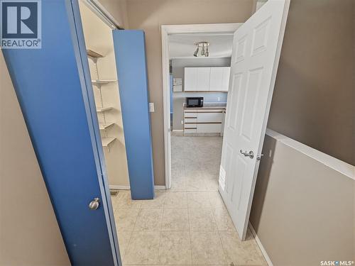 619 4Th Avenue Nw, Swift Current, SK - Indoor Photo Showing Other Room