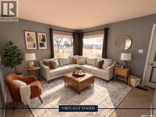 619 4Th Avenue Nw, Swift Current, SK - Indoor Photo Showing Living Room