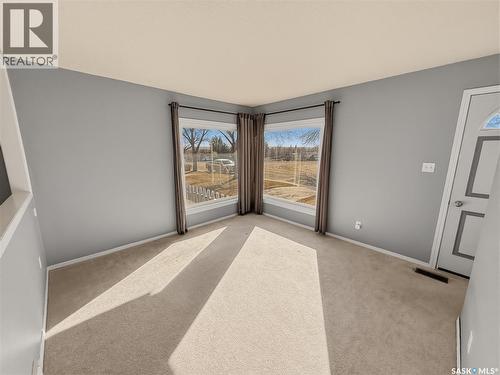 619 4Th Avenue Nw, Swift Current, SK - Indoor Photo Showing Other Room