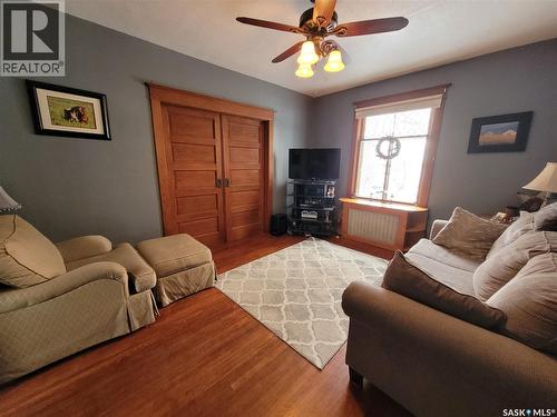717 Coteau Avenue, Weyburn, SK - Indoor Photo Showing Living Room