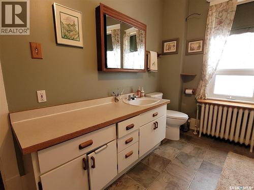 717 Coteau Avenue, Weyburn, SK - Indoor Photo Showing Bathroom