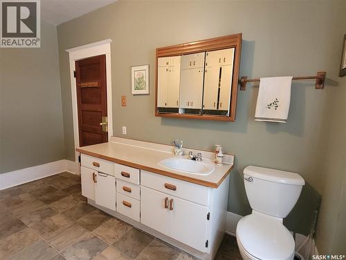 717 Coteau Avenue, Weyburn, SK - Indoor Photo Showing Bathroom