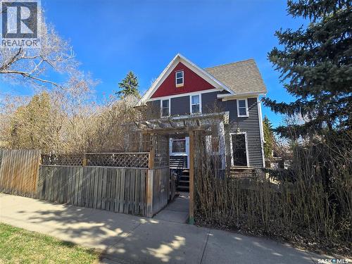 717 Coteau AVENUE  Weyburn, SK S4H 0G9