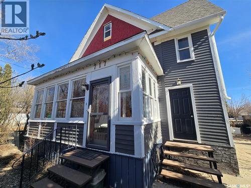 717 Coteau Avenue, Weyburn, SK - Outdoor
