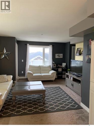 205 820 5Th Street Ne, Weyburn, SK - Indoor Photo Showing Living Room