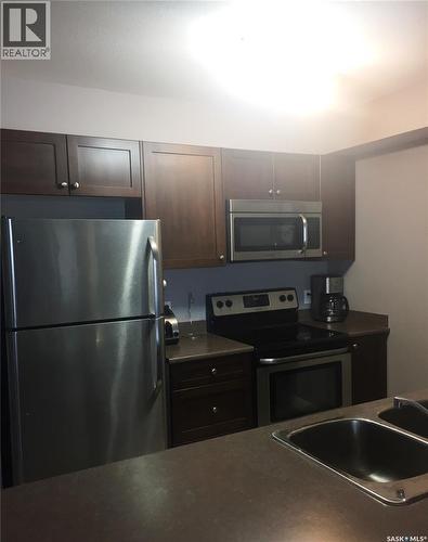 205 820 5Th Street Ne, Weyburn, SK - Indoor Photo Showing Kitchen