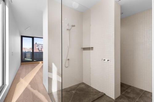 Salle de bains attenante à la CCP - 4729 Av. Palm, Montréal (Le Sud-Ouest), QC - Indoor Photo Showing Other Room