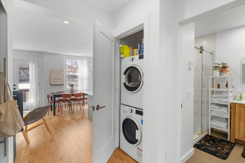 Salle de lavage - 4-5180 Rue St-Hubert, Montréal (Le Plateau-Mont-Royal), QC - Indoor Photo Showing Laundry Room