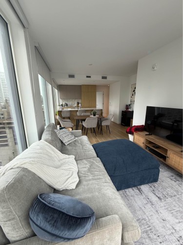 Salon - 2105-950 Rue St-Antoine O., Montréal (Ville-Marie), QC - Indoor