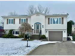 33 Lansdown AVE  Oromocto, NB E2V 4J7