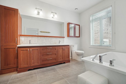 Salle de bains attenante à la CCP - 1150 Crois. De La Sablière, Sainte-Adèle, QC - Indoor Photo Showing Bathroom