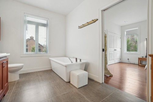 Salle de bains attenante à la CCP - 1150 Crois. De La Sablière, Sainte-Adèle, QC - Indoor Photo Showing Bathroom