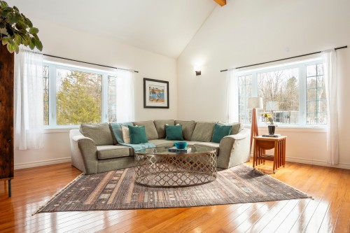 Family Room - 40 Ch. Davidson, La Pêche, QC - Indoor Photo Showing Living Room