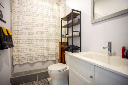 Intergenerational - 40 Ch. Davidson, La Pêche, QC - Indoor Photo Showing Bathroom