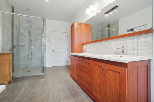 Salle de bains attenante à la CCP - 1150Z Crois. De La Sablière, Sainte-Adèle, QC - Indoor Photo Showing Bathroom