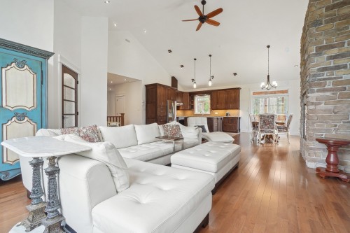 Salon - 1150Z Crois. De La Sablière, Sainte-Adèle, QC - Indoor Photo Showing Living Room