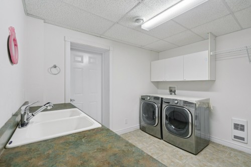 Salle de lavage - 263 Rue Des Échevins, Saint-Jean-Sur-Richelieu, QC - Indoor Photo Showing Laundry Room